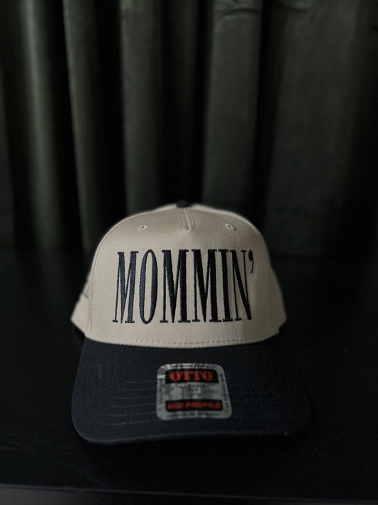 MOMMIN' Trucker Hat
