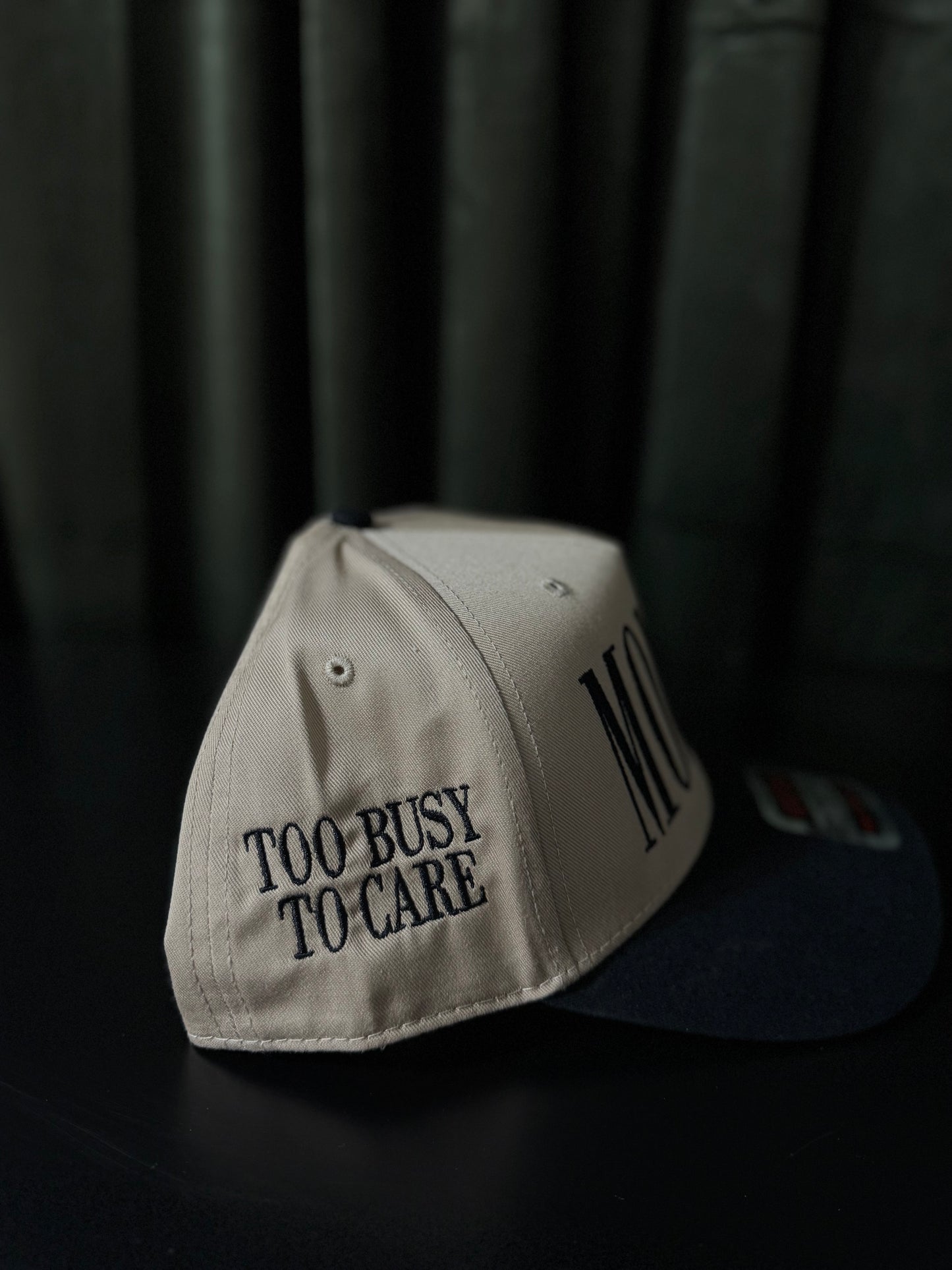 MOMMIN' Trucker Hat