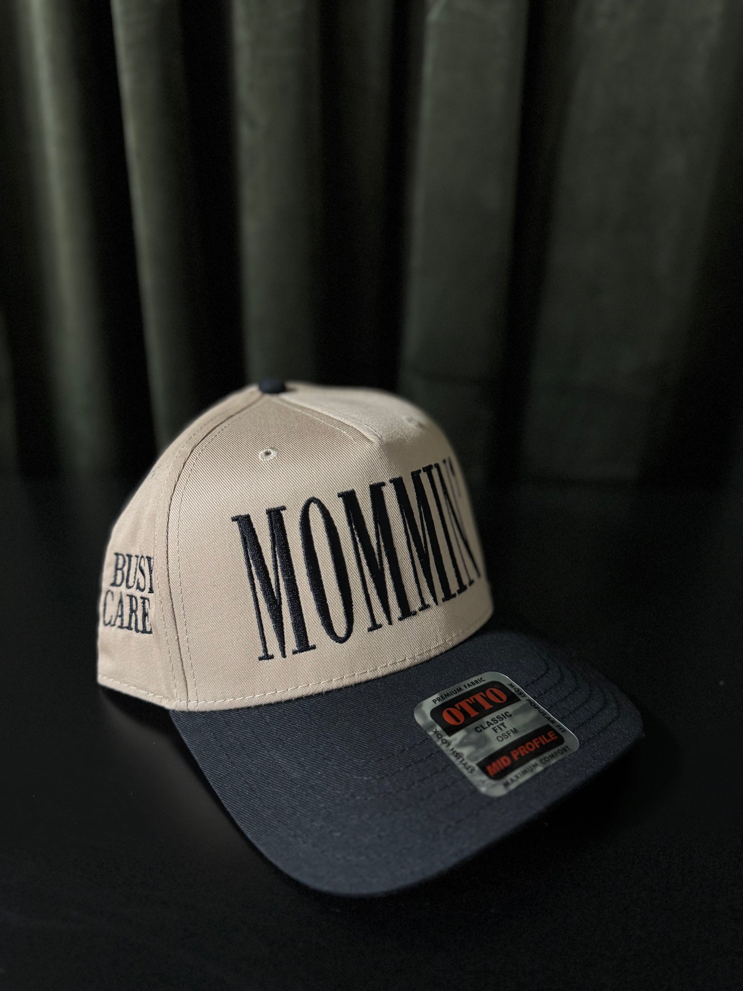 MOMMIN' Trucker Hat